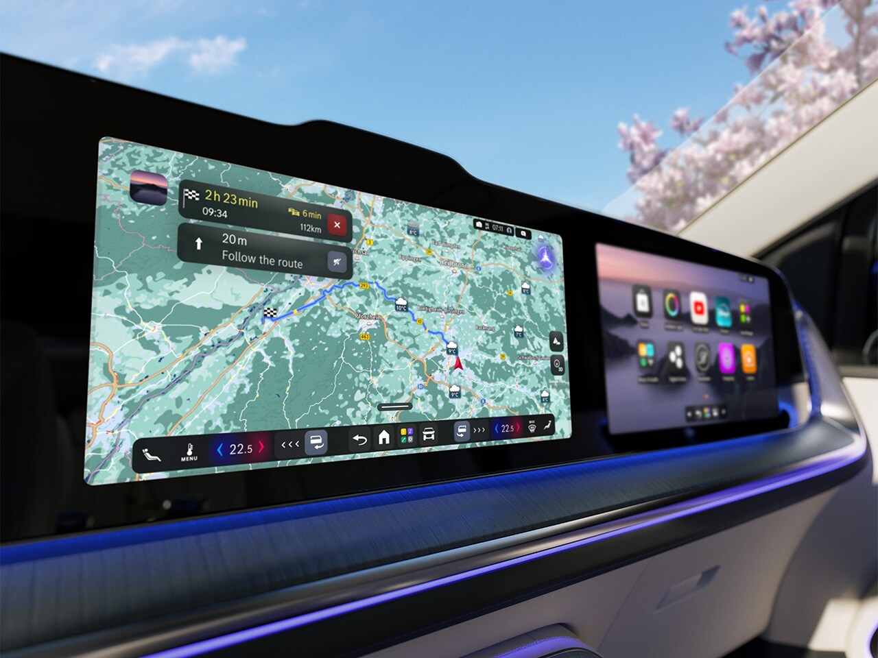 MBUX with Digital Extras | VLE | Mercedes-Benz The MBUX with various Digital Extras such as the MBUX Virtual Assistant, MBUX Navigation and GUARD 360° is shown.